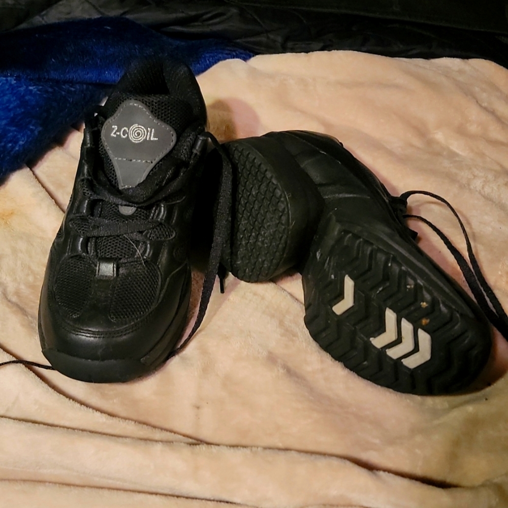 These are like new  freedom classic black covered coil. Z coil shoes.